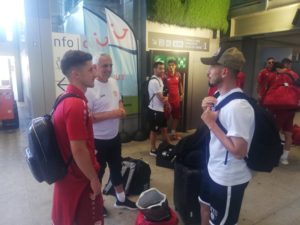 Цел ден на пат кон Гибралтар – Валон Етеми им се приклучи на фудбалерите во Малага (ФОТО)
