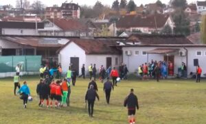 Инцидент на полувремето од мечот Шкендија – Брегалница, еден фудбалер со Итна помош е префрлен во болница