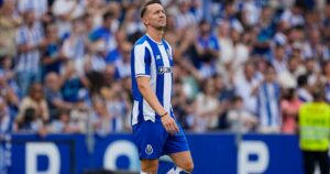 Тешка повреда на коленото за Лук де Јонг, можеби и крај на кариерата